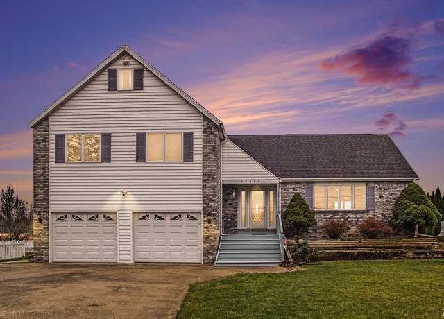 Property at 25248 Aqua Dr, Elkhart, IN 46514, 4 beds, 2.5 baths