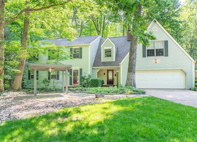 Property at 4427 W Tanglewood Rd, Bloomington, IN 47404, 4 beds, 3.5 baths