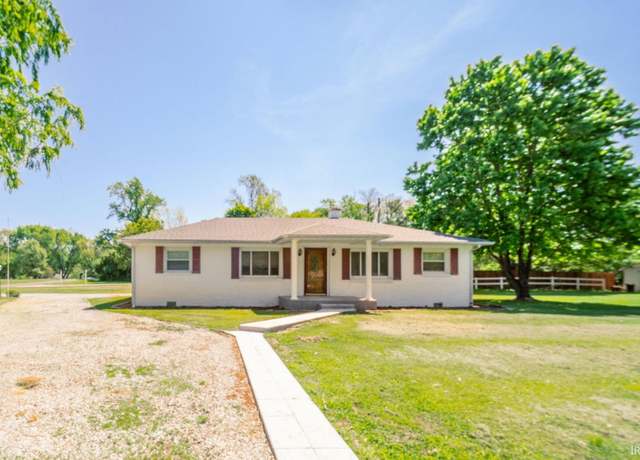 Property at 1517 Hillcrest Ave, Anderson, IN 46011, 4 beds, 2 baths