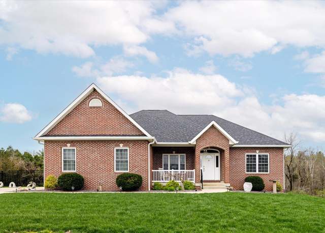 Property at 1414 E Commander Ct, Bloomington, IN 47401, 4 beds, 3 baths