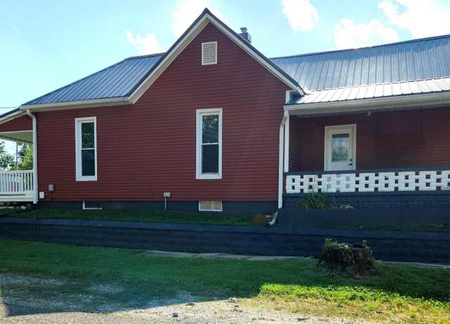 Property at 701 W Walnut St, Washington, IN 47501, 3 beds, 1 bath