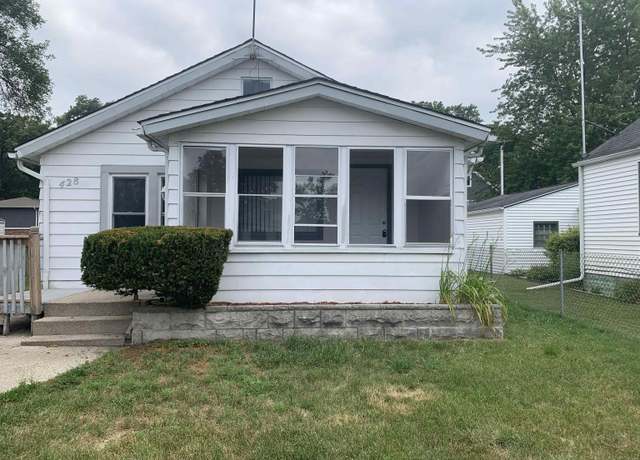 Property at 428 W Jefferson Blvd, Mishawaka, IN 46545, 3 beds, 1 bath