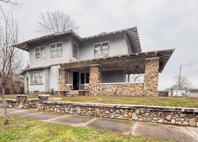 Property at 704 N 7th St, Vincennes, IN 47591, 6 beds, 2 baths