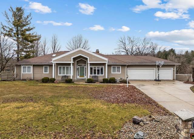 Property at 51354 Stratford Dr, Elkhart, IN 46514, 4 beds, 3.5 baths