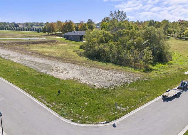 Property at 1901 Golfview Dr, Auburn, IN 46706