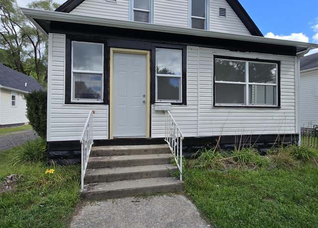 Property at 916 W Cleveland Ave, Elkhart, IN 46516, 3 beds, 1 bath