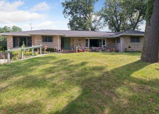 Property at 1356 Oak Ridge Dr, South Bend, IN 46617, 3 beds, 2.5 baths