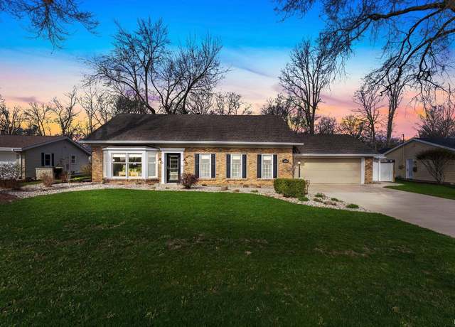 Property at 2821 Devon Dr, Fort Wayne, IN 46815, 5 beds, 2.5 baths