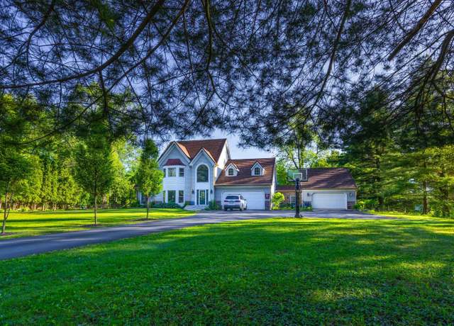 Property at 15560 Menominee Dr, Plymouth, IN 46563, 6 beds, 4.5 baths