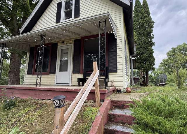 Property at 204 S Graceland Ave, Claypool, IN 46510, 2 beds, 1 bath