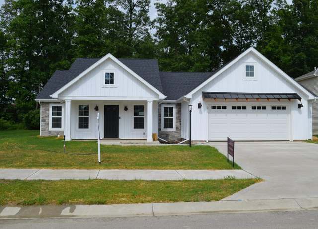 Property at 572 Valley River Dr, Columbia City, IN 46725, 3 beds, 2 baths