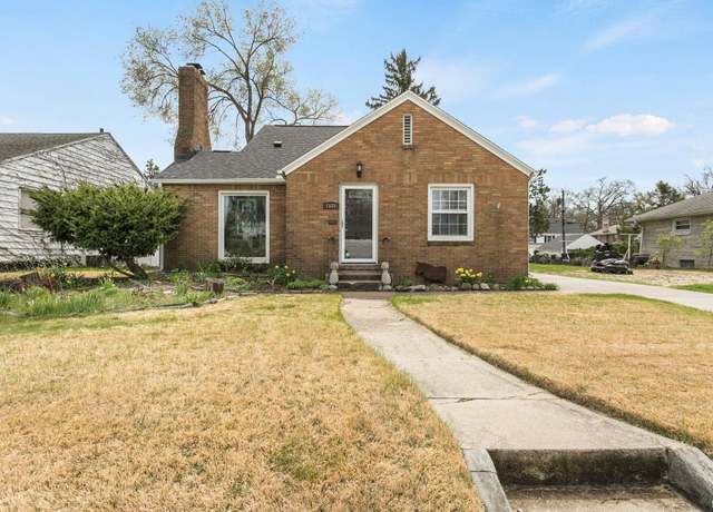 Property at 1526 Mckinley Ave, South Bend, IN 46617, 3 beds, 2.5 baths