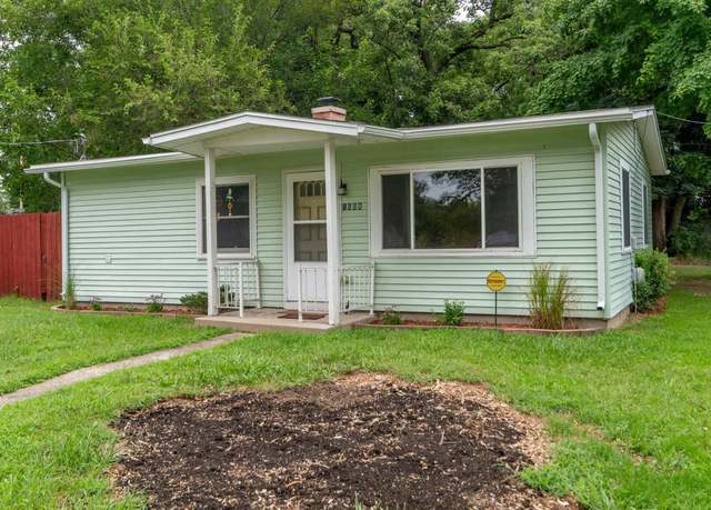 Property at 1608 Lynn St, Mishawaka, IN 46545, 3 beds, 1 bath