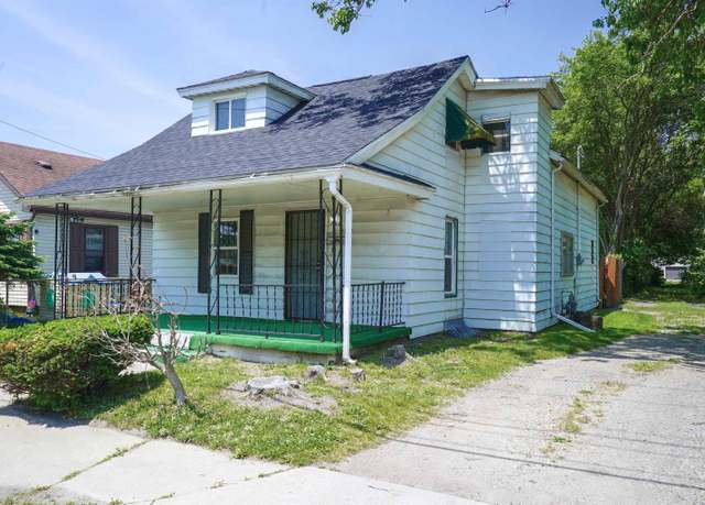 Property at 2117 Linden Ave, South Bend, IN 46628, 5 beds, 1 bath