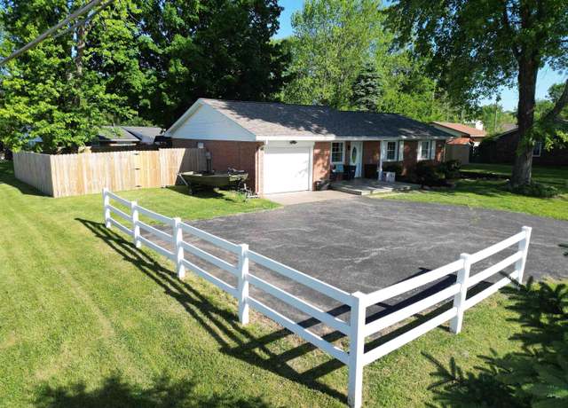 Property at 623 S Hickory Ln, Petersburg, IN 47567, 3 beds, 1.5 baths