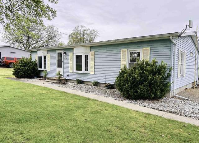 Property at 5545 E Collins St, Columbia City, IN 46725, 3 beds, 2 baths