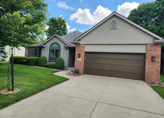 Property at 207 Glenmoor Dr, Fort Wayne, IN 46804, 3 beds, 3 baths