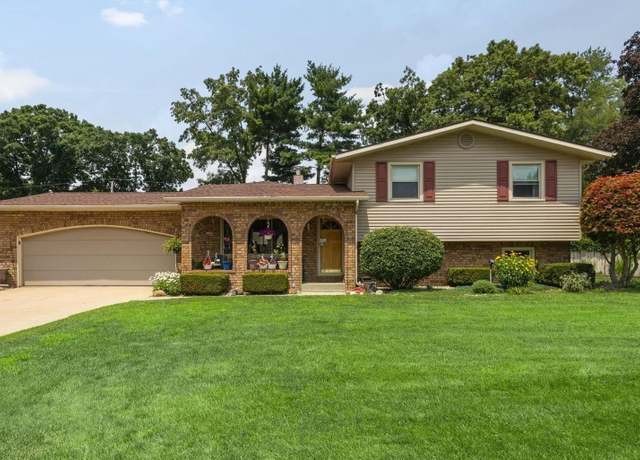 Property at 52526 Farmingdale Dr, Granger, IN 46530, 3 beds, 1.5 baths