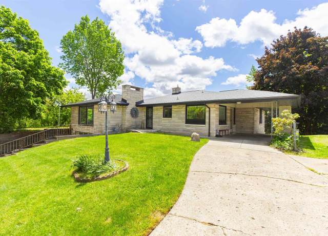 Property at 16128 Chandler Blvd, Mishawaka, IN 46544, 3 beds, 2.5 baths
