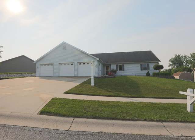 Property at 327 Hillside Ave, Roanoke, IN 46783, 3 beds, 3 baths