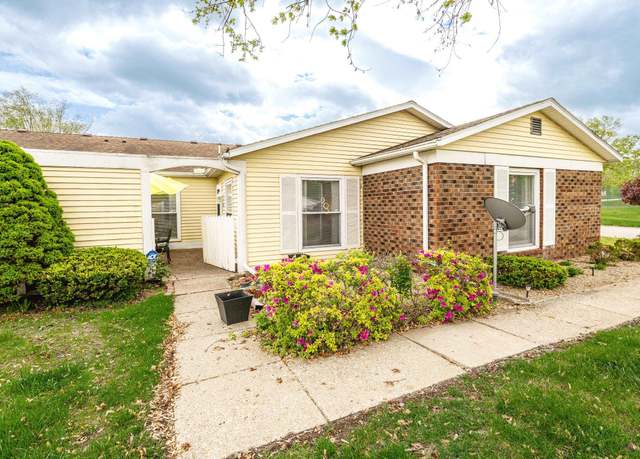 Property at 1005 E Buckingham Dr, Bloomington, IN 47401, 3 beds, 1.5 baths