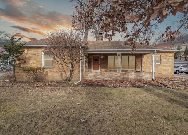 Property at 1617 Oak Park Dr, South Bend, IN 46617, 3 beds, 2 baths