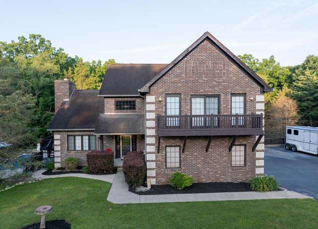 Property at 8288 S Mackenzie Ct, Bloomington, IN 47401, 4 beds, 3.5 baths
