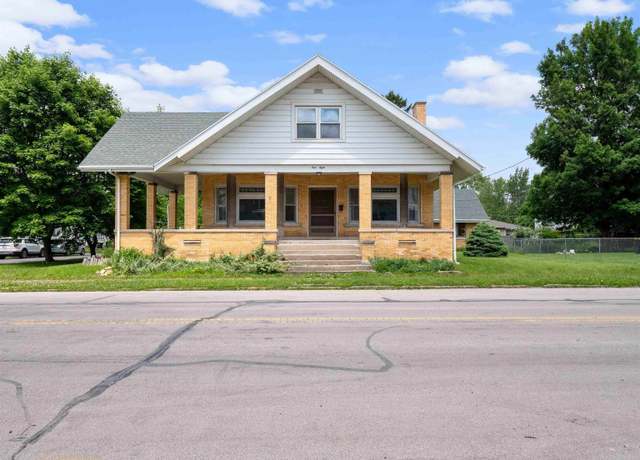 Property at 408 E Market St, Huntington, IN 46750, 6 beds, 2 baths