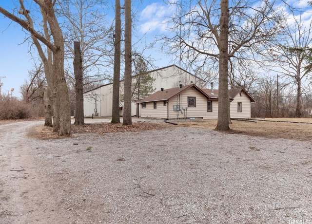 Property at 2818 1/2 Reed Rd, Fort Wayne, IN 46815, 2 beds, 1 bath