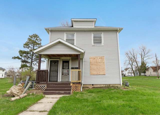 Property at 3319 S Clinton St, Fort Wayne, IN 46806, 4 beds, 2 baths