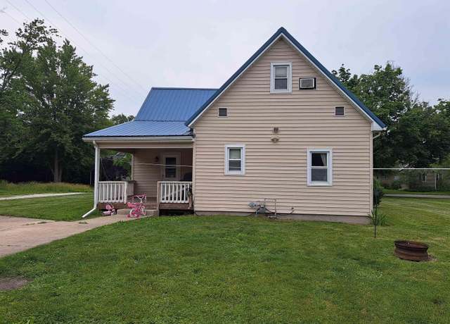 Property at 622 S Market St, Winamac, IN 46996, 3 beds, 2 baths