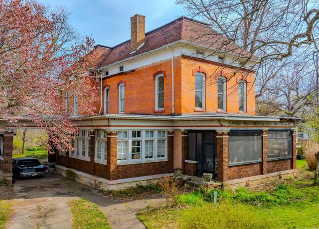 Property at 516 W Hill St, Wabash, IN 46992, 5 beds, 1.5 baths