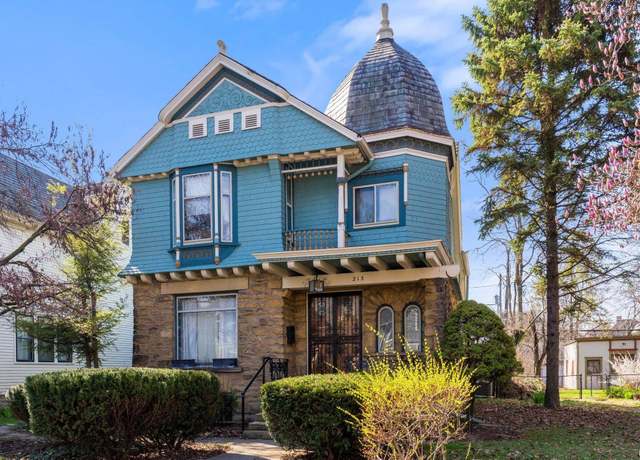 Property at 215 W Creighton Ave, Fort Wayne, IN 46807, 3 beds, 2.5 baths
