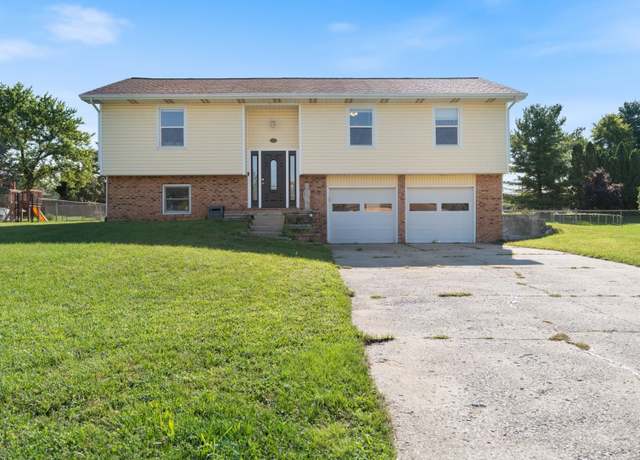 Property at 2703 Huffman St, Winona Lake, IN 46590, 3 beds, 2.5 baths