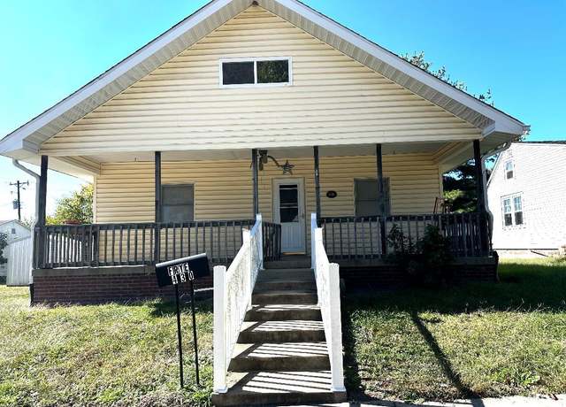 Property at 430 S Franklin St, Bloomfield, IN 47424, 3 beds, 2 baths
