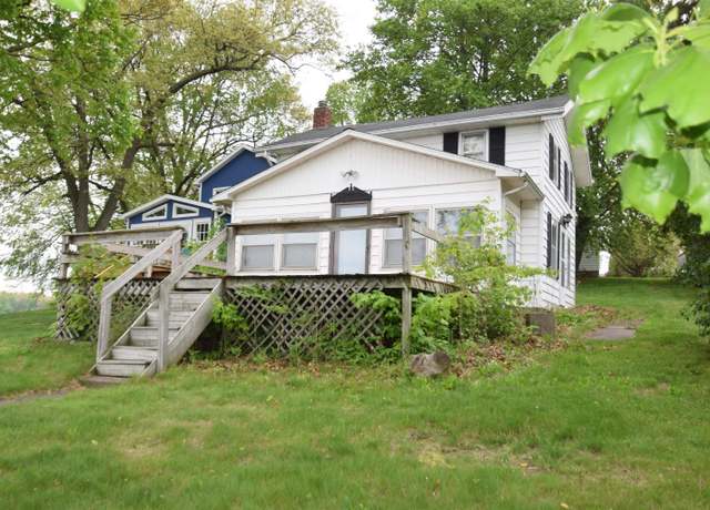 Property at 9626 N Circle DR Dr E, Syracuse, IN 46567, 4 beds, 1 bath