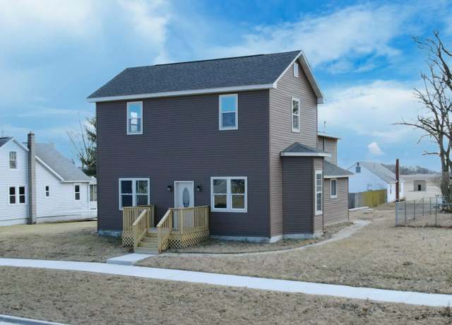 Property at 604 E 2nd St, Reynolds, IN 47980, 4 beds, 2.5 baths