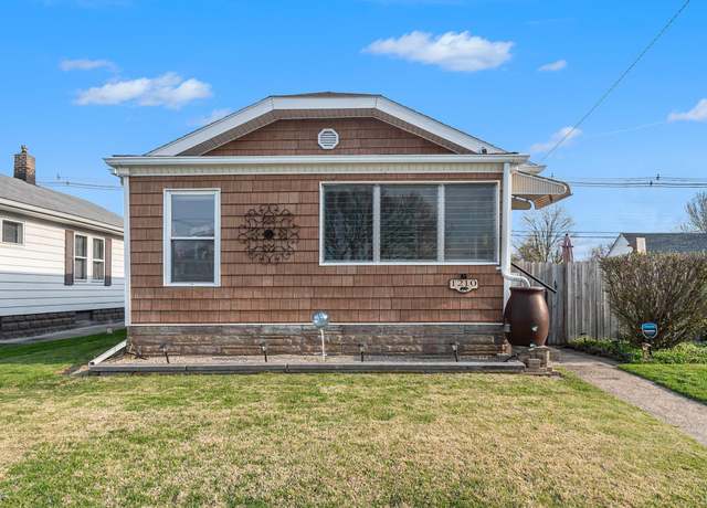 Property at 1210 W 7th St, Mishawaka, IN 46544, 2 beds, 1 bath