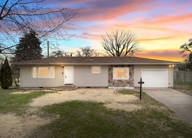 Property at 11314 NE Wawasee Dr, Syracuse, IN 46567, 3 beds, 1 bath