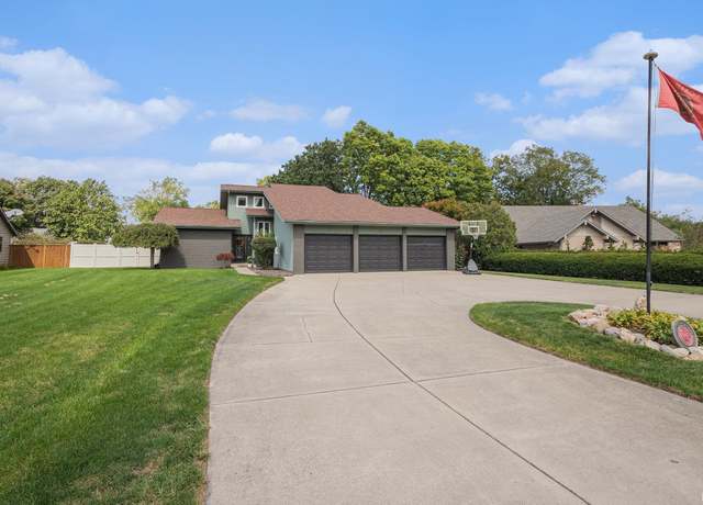 Property at 23715 E Wilshire Blvd, Elkhart, IN 46516, 3 beds, 2.5 baths