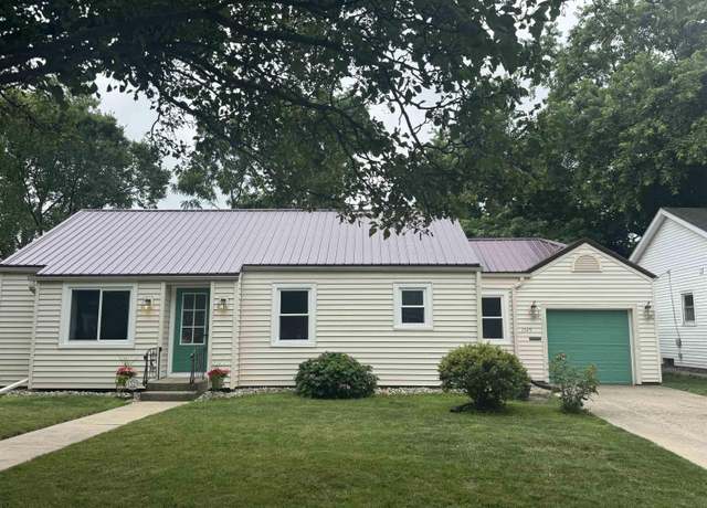 Property at 1529 W Walnut St, Kokomo, IN 46901, 2 beds, 1.5 baths