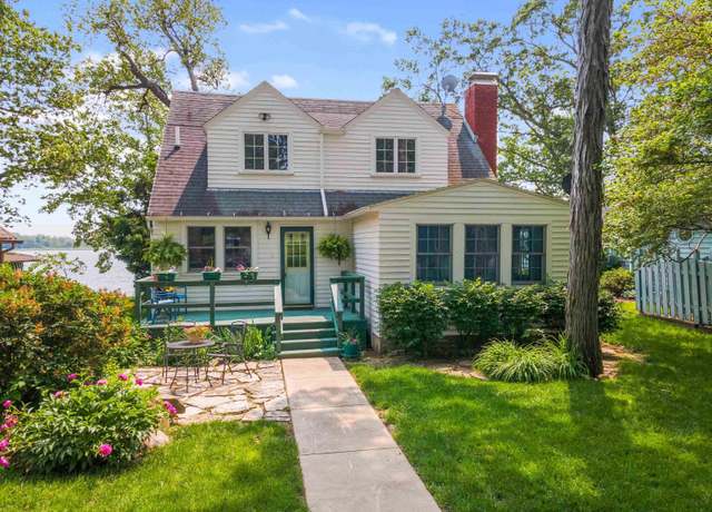 Property at 1329 E Northshore Dr, Syracuse, IN 46567, 4 beds, 2 baths
