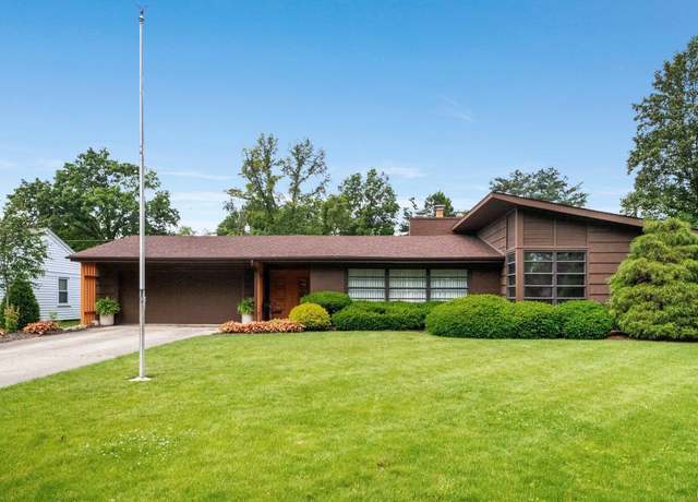Property at 4020 Hiawatha Blvd, Fort Wayne, IN 46809, 3 beds, 2.5 baths