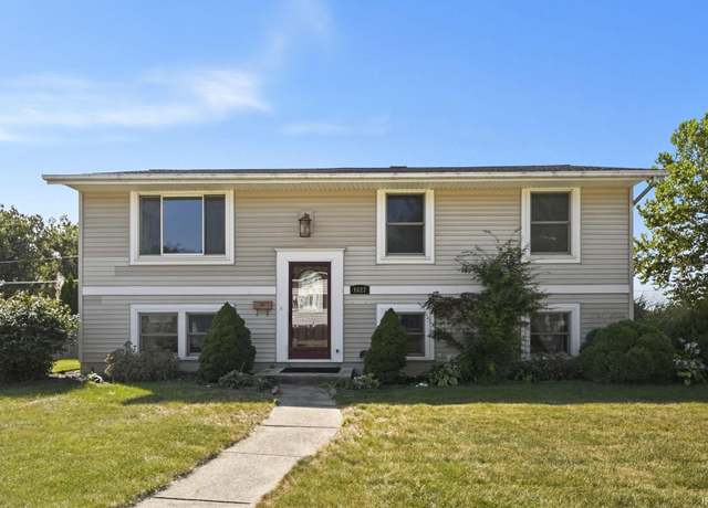 Property at 1627 Saint Louis Ave, Fort Wayne, IN 46819, 4 beds, 2 baths