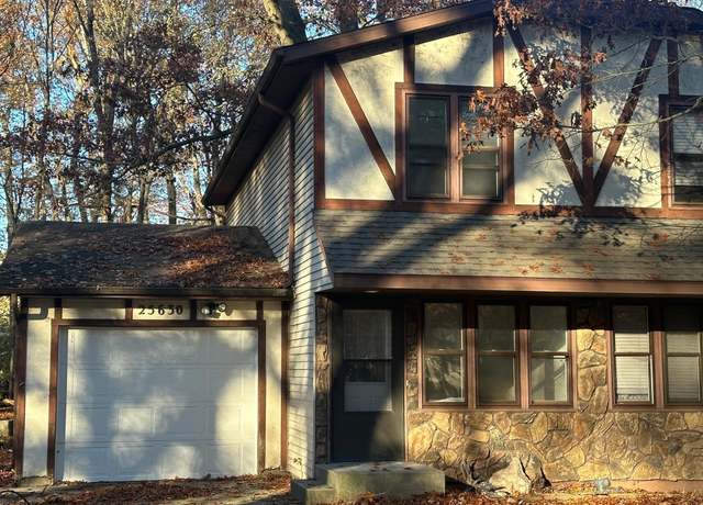 Property at 25632 Thelmadale Dr, Elkhart, IN 46514, 4 beds, 3 baths