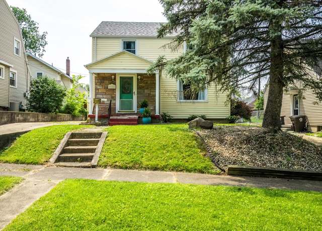 Property at 2222 Lawndale Dr, Fort Wayne, IN 46805, 3 beds, 2 baths