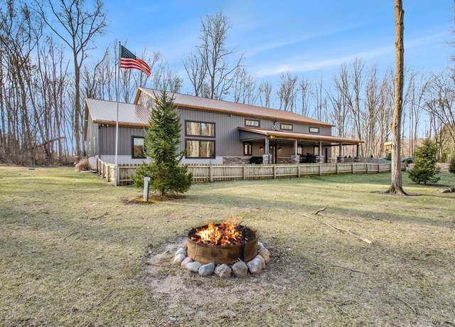 Property at 21095 Kern Rd, South Bend, IN 46614, 3 beds, 2 baths