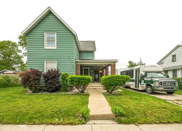 Property at 330 W Lawrence St, Mishawaka, IN 46545, 4 beds, 1 bath