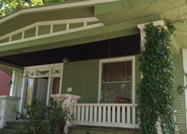 Property at 823 E Chandler Ave, Evansville, IN 47713, 3 beds, 1.5 baths