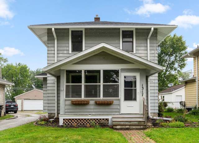 Property at 1317 Charlotte Ave, Fort Wayne, IN 46805, 3 beds, 1.5 baths